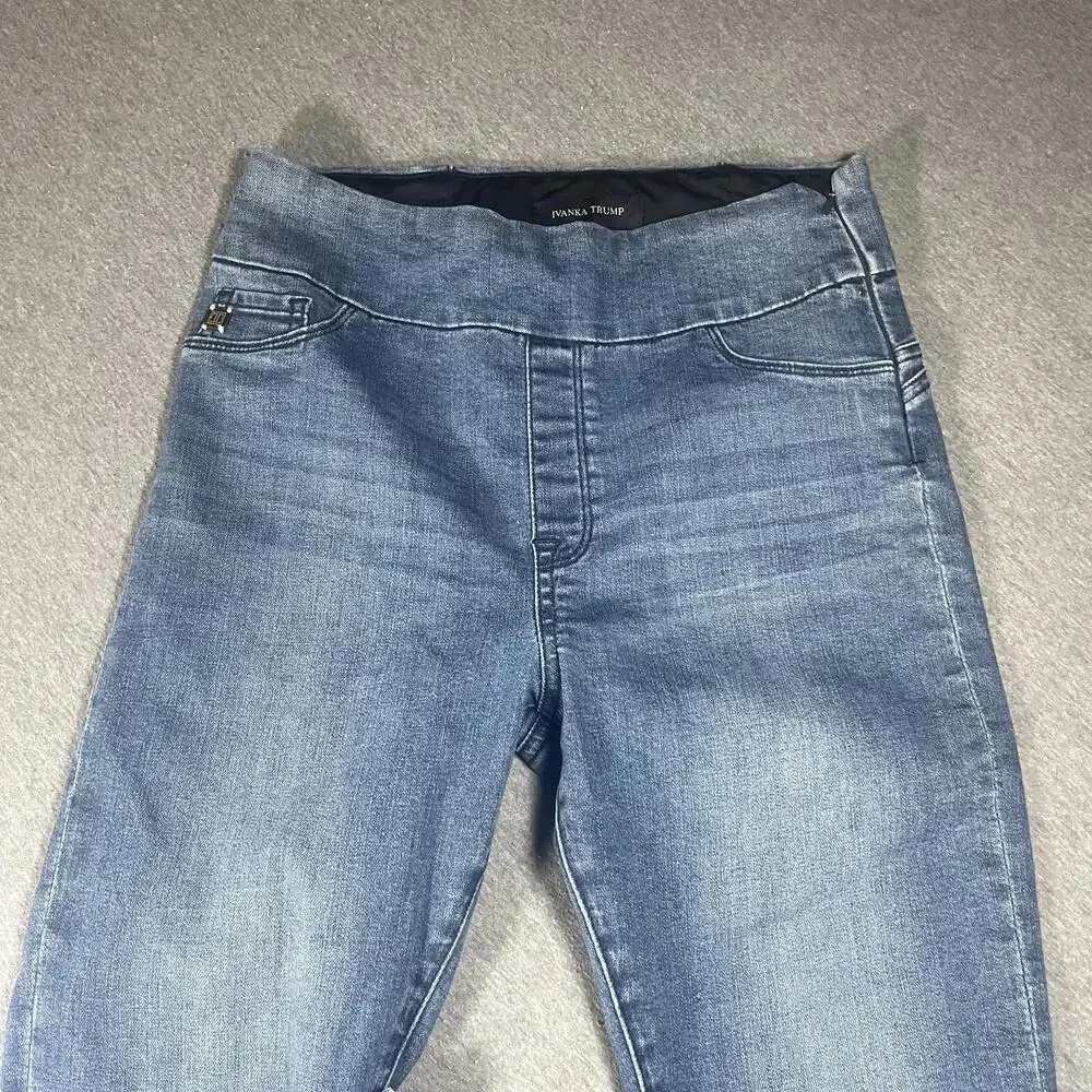 Ivanka Trump Light Blue Denim Woman’s Size 8 skinny elastic waist casual jesns - Picture 3 of 8